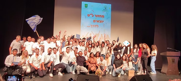 33c733_06e86aaaaea646188febf19bb22bf7c6~mv2